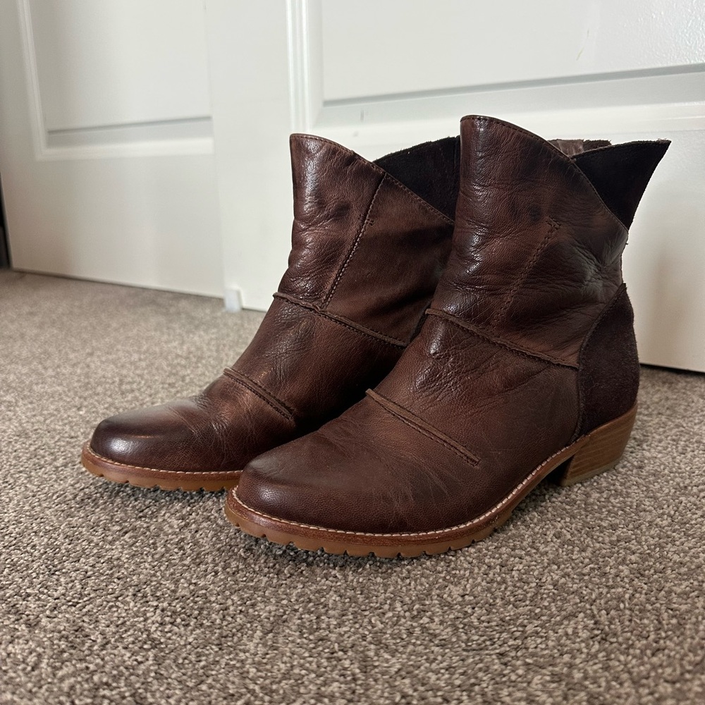 Antelope Brown Ankle Boots